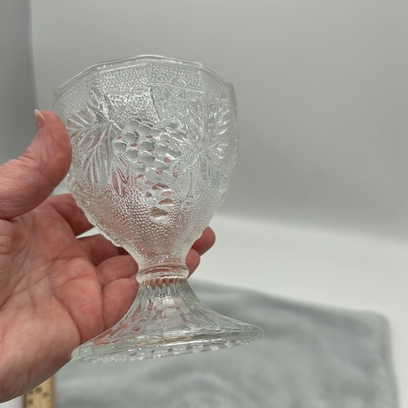 Vintage Wine Goblet Pressed Clear Glass Grapes & Leaves Pattern - Picture 7 of 9